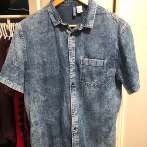 Acid wash denim short-sleeve shirt